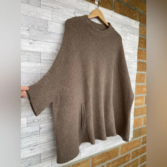 FLORA FEDI PONCHO SWEATER large - Picture 3 of 10